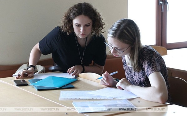  Вузы Беларуси завершают прием документов от абитуриентов на бюджет