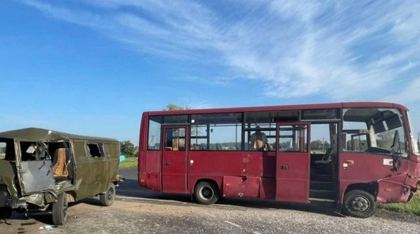 Автобус и микроавтобус столкнулись в Березовском районе Автобус и микроавтобус столкнулись в Березовском районе
