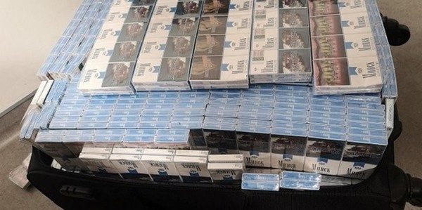 Белорус организовал контрабандный тур из Минска в Вильнюс через Стамбул. В шести чемоданах он вез сигареты на 34 тысячи евро