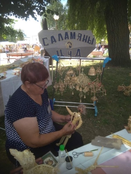 Мастера из Барановичского района представили свои работы на «Ганненскім кірмашы» в Зельве Мастера из Барановичского района представили свои работы на «Ганненскім кірмашы» в Зельве