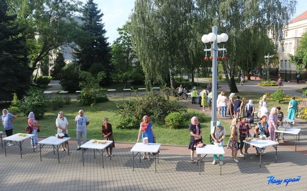 Фоторепортаж. Яблочный спас в Барановичах