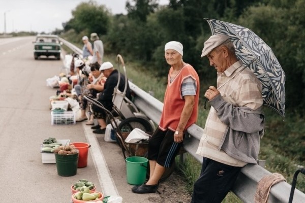 Чем торговля у дороги чревата для продавца и для покупателя? Чем торговля у дороги чревата для продавца и для покупателя?