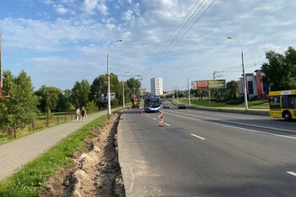 На мосту через Мухавец по ул. 28 Июля установят новое барьерное ограждение На мосту через Мухавец по ул. 28 Июля установят новое барьерное ограждение