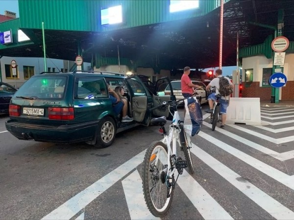 Пока стояла в очереди, закончилась виза: очередь в Польшу – почти 100 часов