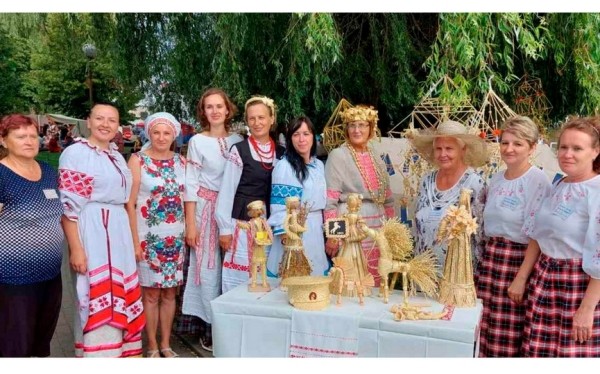 Мастера из Барановичского района представили свои работы на «Ганненскім кірмашы» в Зельве Мастера из Барановичского района представили свои работы на «Ганненскім кірмашы» в Зельве