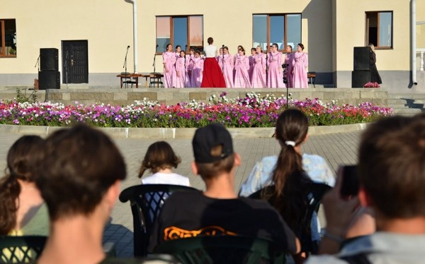 Детский образцовый хор «Радуга» г. Барановичи детской хоровой школы искусств имени В.В. Ровдо принял участие в концерте для жителей Несвижского района