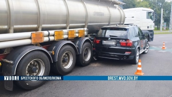 BMW и MAN. ГАИ рассказала, кто виноват в ДТП на Московской в Бресте BMW и MAN. ГАИ рассказала, кто виноват в ДТП на Московской в Бресте