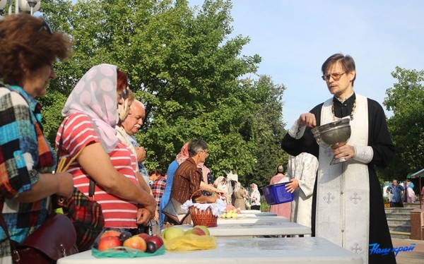 Фоторепортаж. Яблочный спас в Барановичах