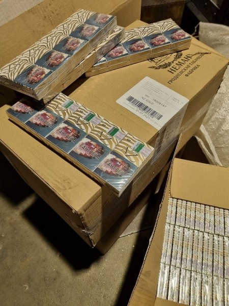 Сигареты на 1,8 млн евро нашли таможенники Литвы в фуре из Беларуси Сигареты на 1,8 млн евро нашли таможенники Литвы в фуре из Беларуси