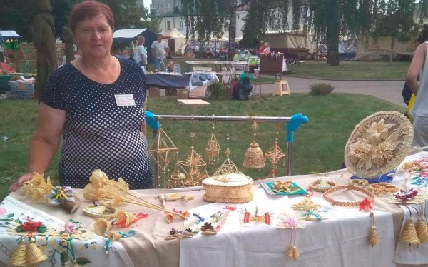 Мастера из Барановичского района представили свои работы на «Ганненскім кірмашы» в Зельве Мастера из Барановичского района представили свои работы на «Ганненскім кірмашы» в Зельве
