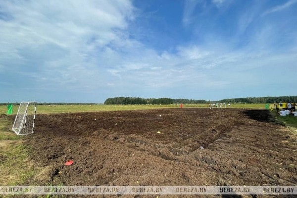 Футбол на болоте в Брестской области. Фоторепортаж Футбол на болоте в Брестской области. Фоторепортаж