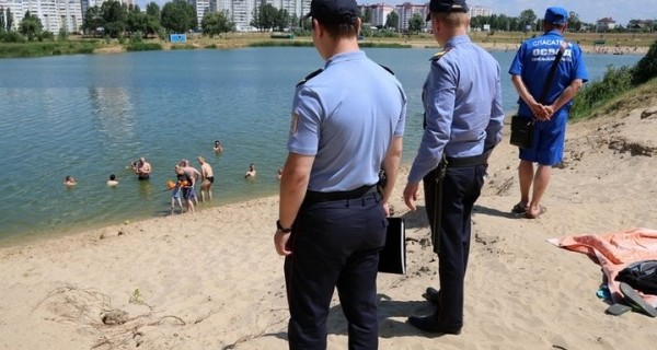 В Беларуси более 3,5 тысячи отдыхающих уже оштрафованы за купание в запрещенных местах В Беларуси более 3,5 тысячи отдыхающих уже оштрафованы за купание в запрещенных местах