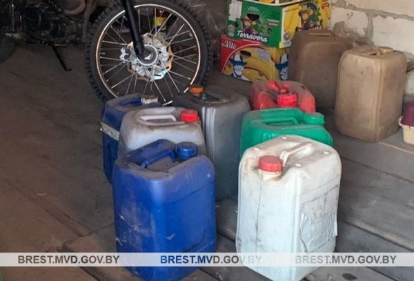 В доме сельчанина Брестской области нашли ворованное зерно, удобрения и металлолом В доме сельчанина Брестской области нашли ворованное зерно, удобрения и металлолом