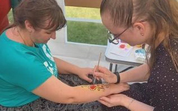 Встреча друзей: барановичские молодые люди с инвалидностью приняли участие в православном слете