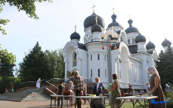 Фоторепортаж. Яблочный спас в Барановичах