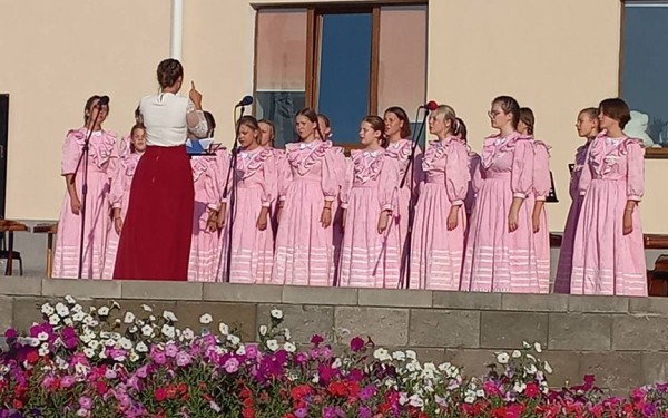 Детский образцовый хор «Радуга» г. Барановичи детской хоровой школы искусств имени В.В. Ровдо принял участие в концерте для жителей Несвижского района