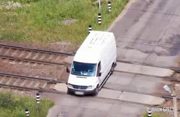 В Беларуси ГАИ начала использовать квадрокоптеры для контроля ж/д переезд В Беларуси ГАИ начала использовать квадрокоптеры для контроля ж/д переезд