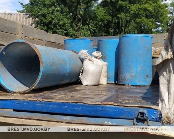 В доме сельчанина Брестской области нашли ворованное зерно, удобрения и металлолом В доме сельчанина Брестской области нашли ворованное зерно, удобрения и металлолом