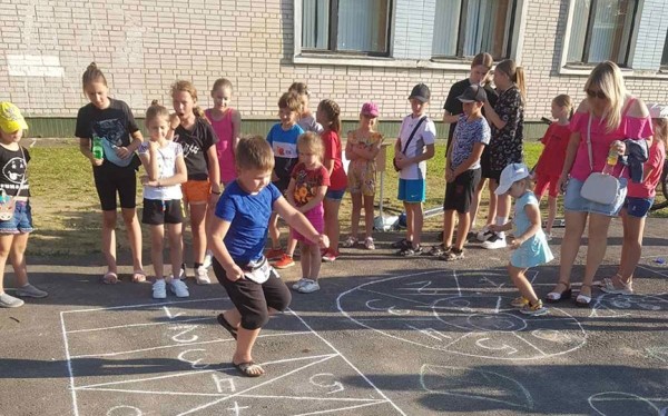 Фоторепортаж. На шести площадках в Барановичах прошли «Дворовые игры»