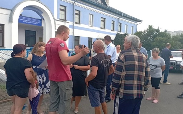 На собрании решали вопрос организации дорожного движения на улице Грибоедова в Барановичах На собрании решали вопрос организации дорожного движения на улице Грибоедова в Барановичах