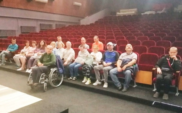 Приятный подарок молодым инвалидам преподнес барановичский кинотеатр «Октябрь» Приятный подарок молодым инвалидам преподнес барановичский кинотеатр «Октябрь»