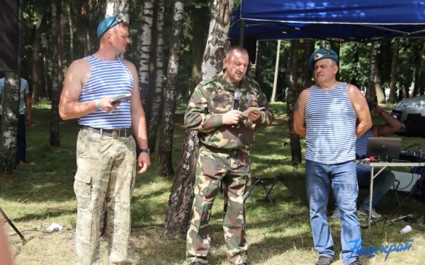 Солдатская каша, стрельба по мишеням и поездки верхом. Чем десантники удивили горожан в День ВДВ Солдатская каша, стрельба по мишеням и поездки верхом. Чем десантники удивили горожан в День ВДВ