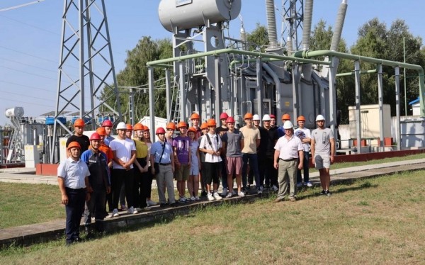 В Барановичах прошла встреча руководства электросетей с молодежью В Барановичах прошла встреча руководства электросетей с молодежью