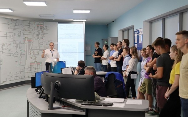 В Барановичах прошла встреча руководства электросетей с молодежью В Барановичах прошла встреча руководства электросетей с молодежью