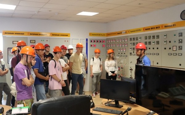 В Барановичах прошла встреча руководства электросетей с молодежью В Барановичах прошла встреча руководства электросетей с молодежью