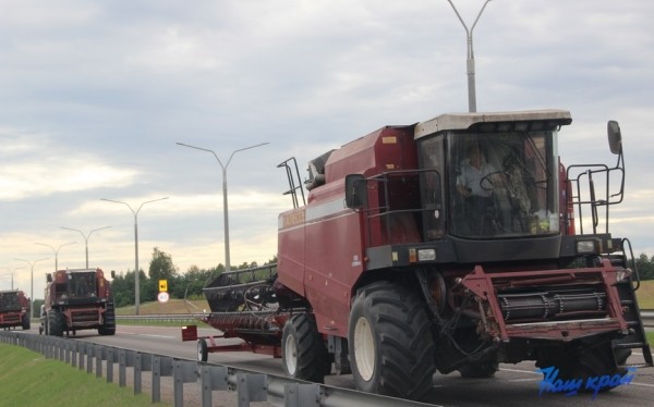 В Барановичский район для оказания помощи в уборке урожая прибыли зерноуборочные комбайны