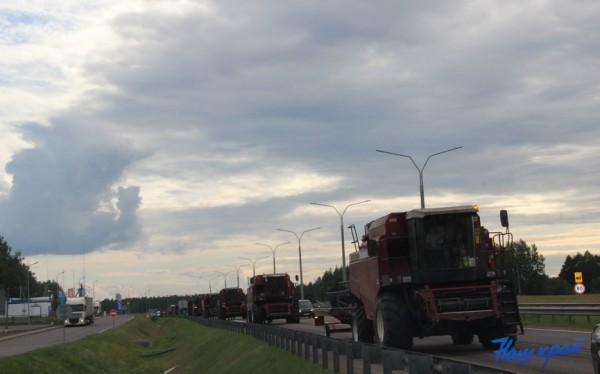 В Барановичский район для оказания помощи в уборке урожая прибыли зерноуборочные комбайны