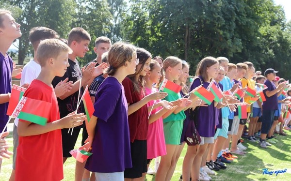 В Барановичском районе открыли футбольное поле с искусственным покрытием В Барановичском районе открыли футбольное поле с искусственным покрытием