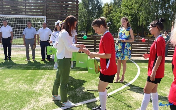 В Барановичском районе открыли футбольное поле с искусственным покрытием В Барановичском районе открыли футбольное поле с искусственным покрытием