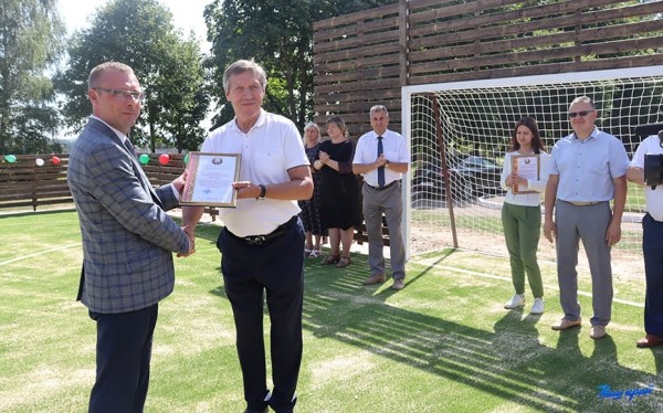 В Барановичском районе открыли футбольное поле с искусственным покрытием В Барановичском районе открыли футбольное поле с искусственным покрытием