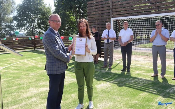 В Барановичском районе открыли футбольное поле с искусственным покрытием В Барановичском районе открыли футбольное поле с искусственным покрытием