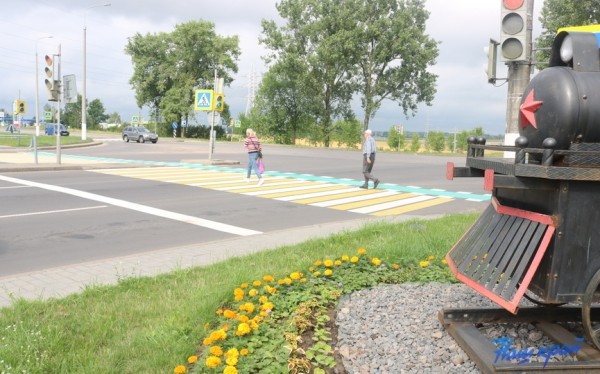 Зеленая разметка и кнопка вызова светофора. Какое еще ноу-хау появилось на проспекте Советском в Барановичах