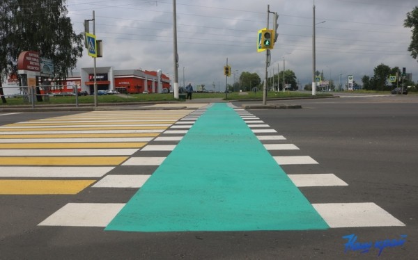 Зеленая разметка и кнопка вызова светофора. Какое еще ноу-хау появилось на проспекте Советском в Барановичах