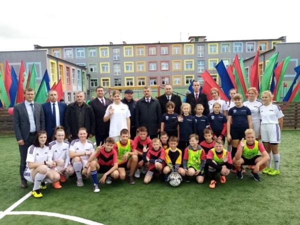 В Дрогичинском районе тожественно открыли мини-футбольную площадку В Дрогичинском районе тожественно открыли мини-футбольную площадку