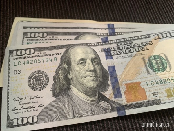 Белорус спрятал в носках более 60 тысяч долларов и поехал в Польшу. На границе его ждал крупный штраф Белорус спрятал в носках более 60 тысяч долларов и поехал в Польшу. На границе его ждал крупный штраф