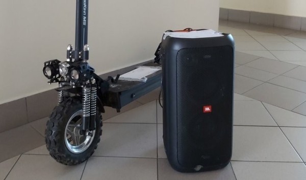 Более 88 тысяч долларов похитили двое подростков у родителей своих друзей