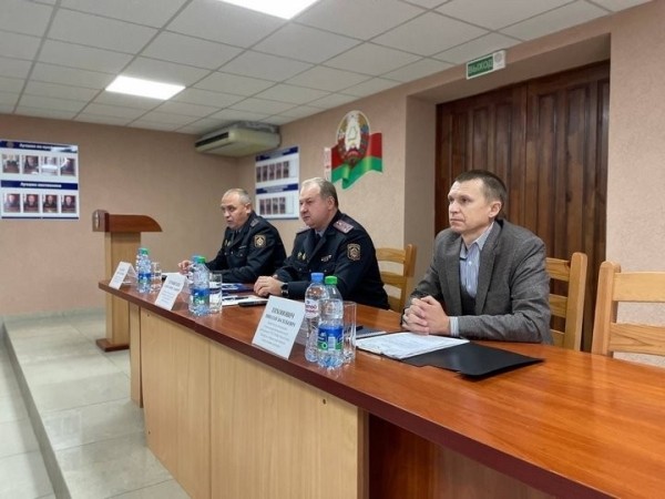 На улицах Бреста сегодня было очень много сотрудников ГАИ. Почему? На улицах Бреста сегодня было очень много сотрудников ГАИ. Почему?