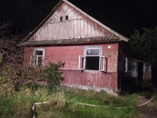 В Малоритском районе очевидец спас при пожаре хозяина дома