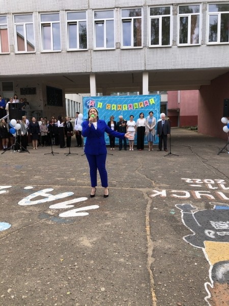 Торжественные линейки, посвященные началу учебного года, в учреждениях образования Барановичей. Фоторепортаж Торжественные линейки, посвященные началу учебного года, в учреждениях образования Барановичей. Фоторепортаж