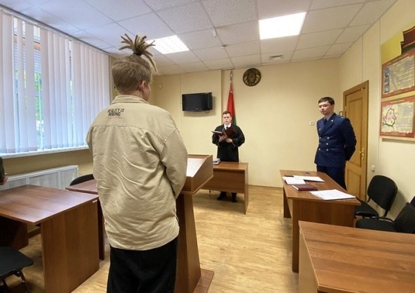 Призывники получили 3 месяца ареста и крупный штраф за уклонение от воинской службы