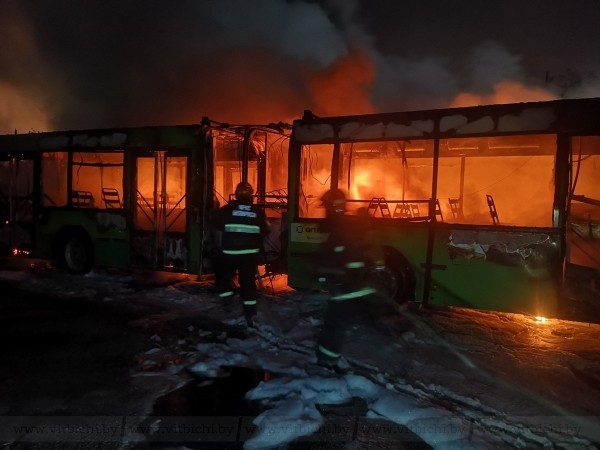 В витебском автопарке сгорели три автобуса В витебском автопарке сгорели три автобуса