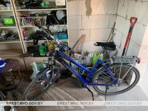 У брестчанки украли велосипед, который она пристегнула к дереву У брестчанки украли велосипед, который она пристегнула к дереву