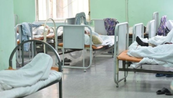 В Беларуси пациент сначала набросился на соседа по палате, услышав голоса в голове, а затем прыгнул из окна В Беларуси пациент сначала набросился на соседа по палате, услышав голоса в голове, а затем прыгнул из окна