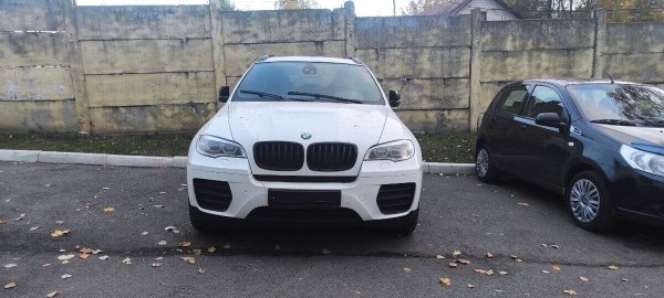 Белорус поставил BMW X6 на комиссию: «Накатали 250 км — и сломали!». Автохаус: «Клиент хочет конфликта»