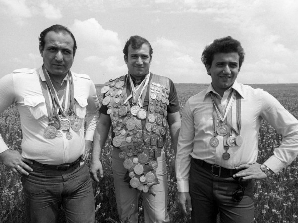 Спас людей из тонущего троллейбуса ценой карьеры. История советского пловца-супергероя Спас людей из тонущего троллейбуса ценой карьеры. История советского пловца-супергероя