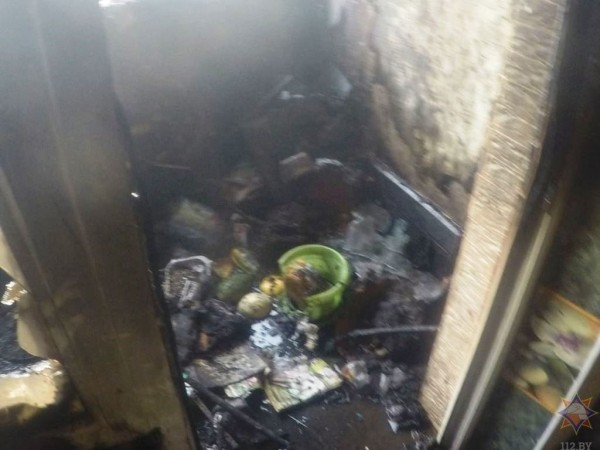 На пожаре в Барановичах работники МЧС спасли четырех человек, среди них один ребенок